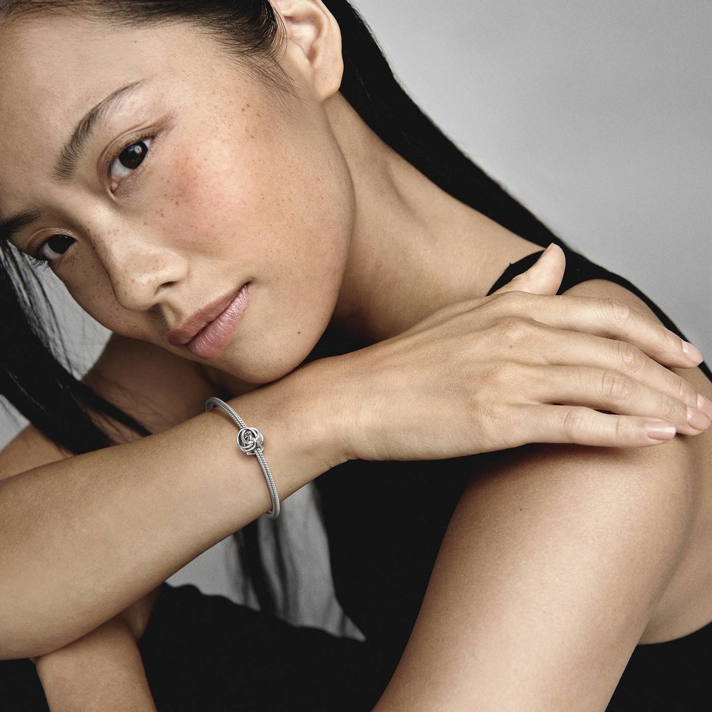 Charm Pandora Corazón Círculo Familiar Siempre 791507C00 - Imagen 6