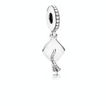 Charm colgante birrete Pandora 791892