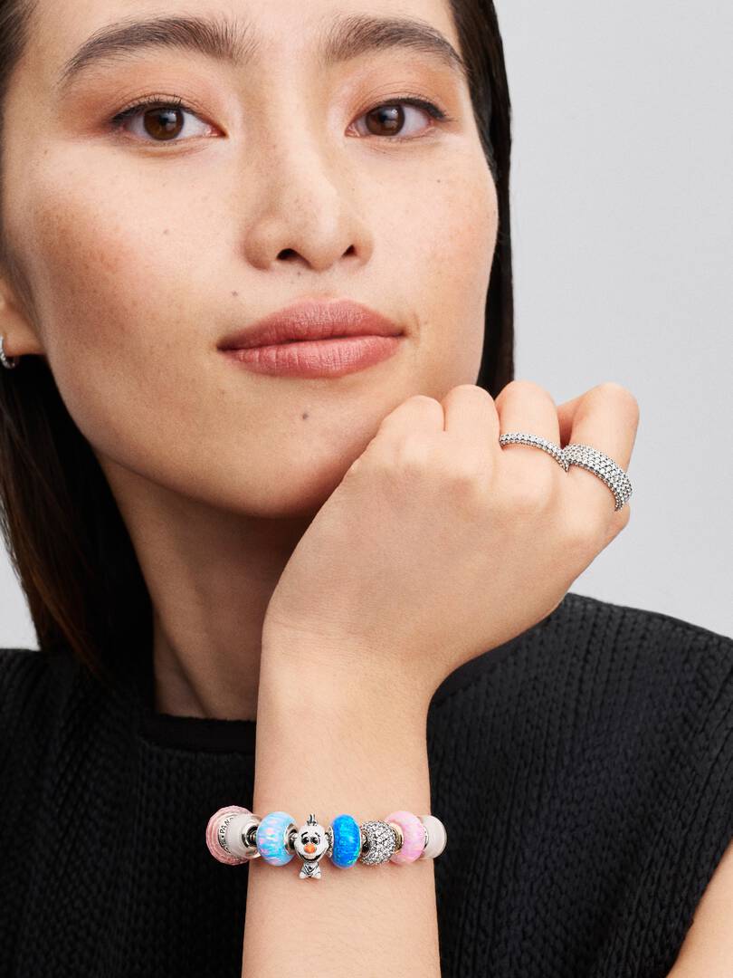 Charm Pandora Disney Olaf en Plata de Ley 793978C01 con Esmalte Naranja, Negro y Blanco Brillante y Resina UV Azul - Imagen 4