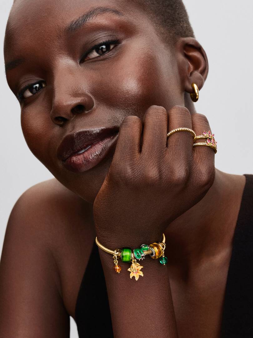 Encantador Charm Disney Enredados Pascal en plata de ley con cristal negro y esmalte verde que cambia de color - Referencia 793983C01 - Imagen 4