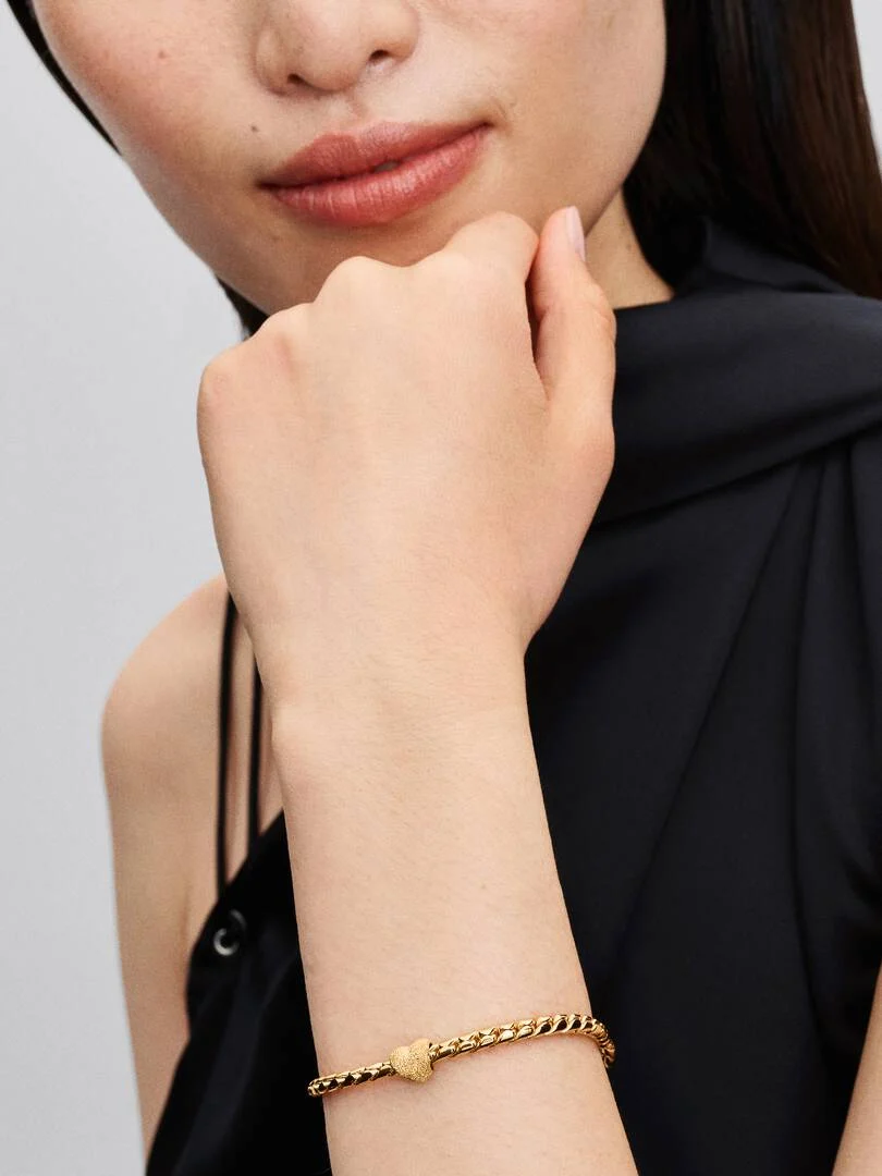 Mini Charm Pandora Corazón Texturizado Chapado en Oro 14k Referencia 764000C00 - Imagen 8