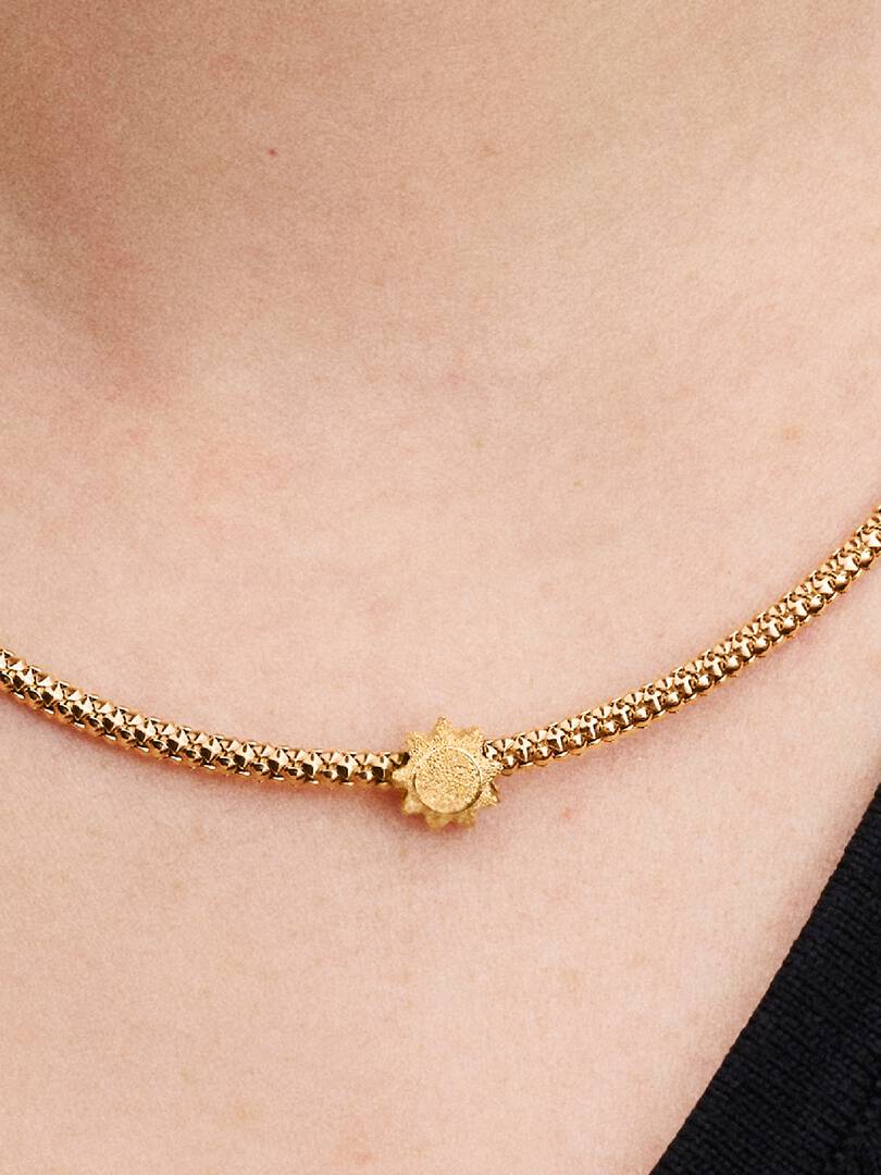 Mini Charm Pandora de Sol Texturizado Chapado en Oro de 14k Referencia 764052C00 - Imagen 5