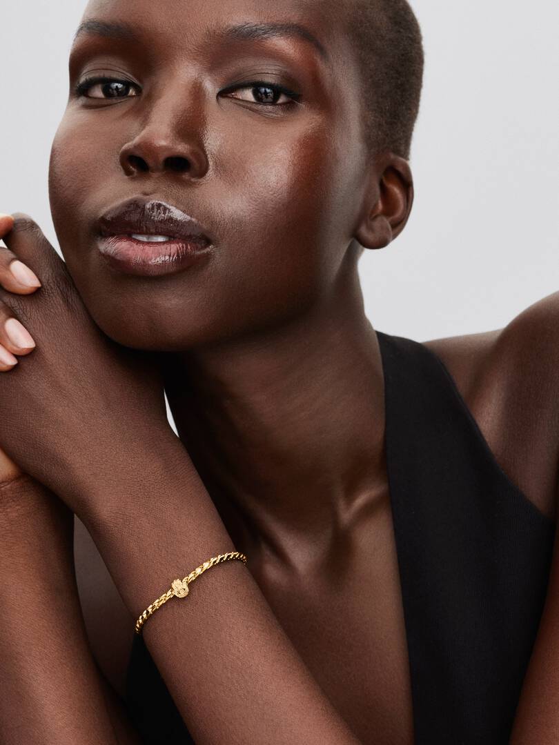 Mini Charm de Mano de Fátima Texturizada Chapado en Oro de 14k - Ref: 764042C00 - Imagen 4