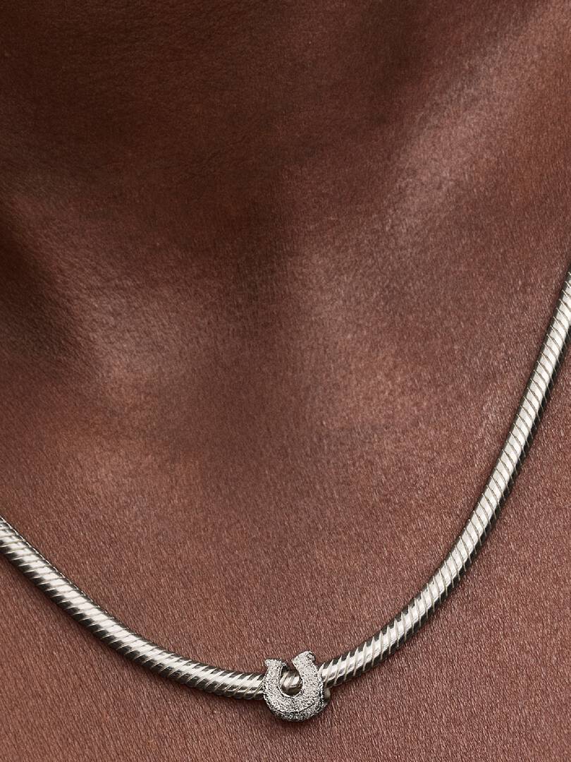 Mini Charm Pandora de Herradura Texturizada en Plata de Ley 794056C00 - Imagen 5