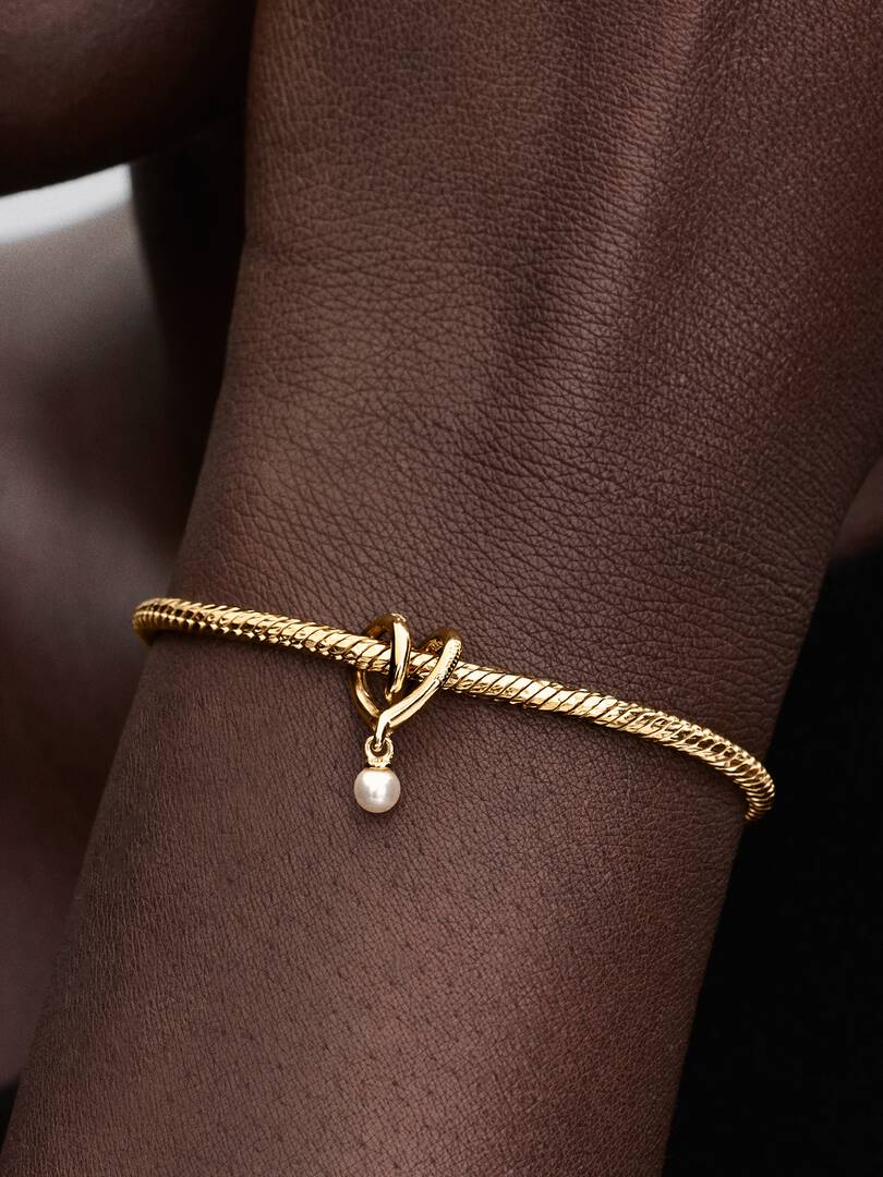 Charm Pandora corazón envuelto dorado 764138C01 - Imagen 5